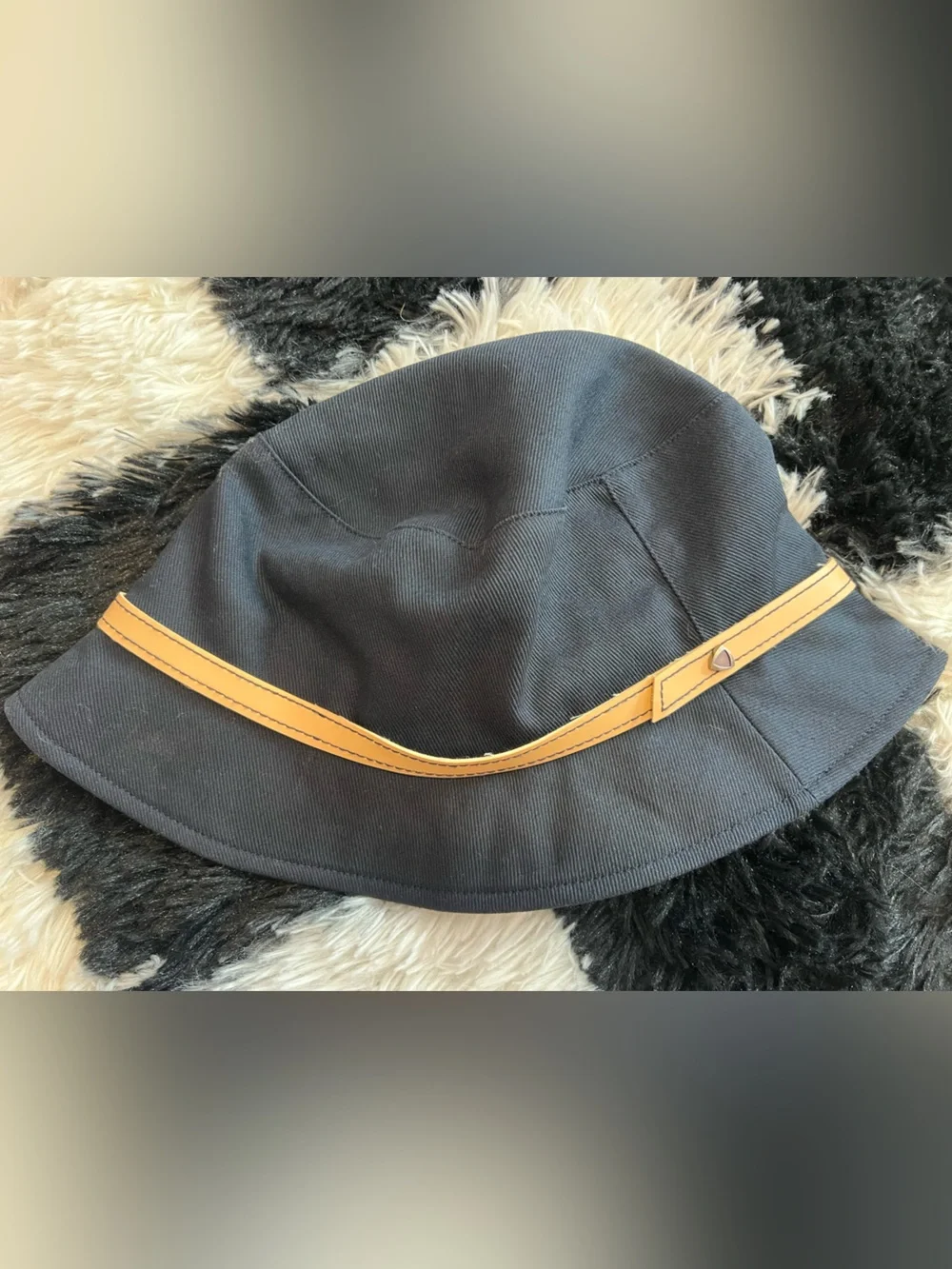 Liz Claiborne Navy Blue Bucket Hat with Tan Trim